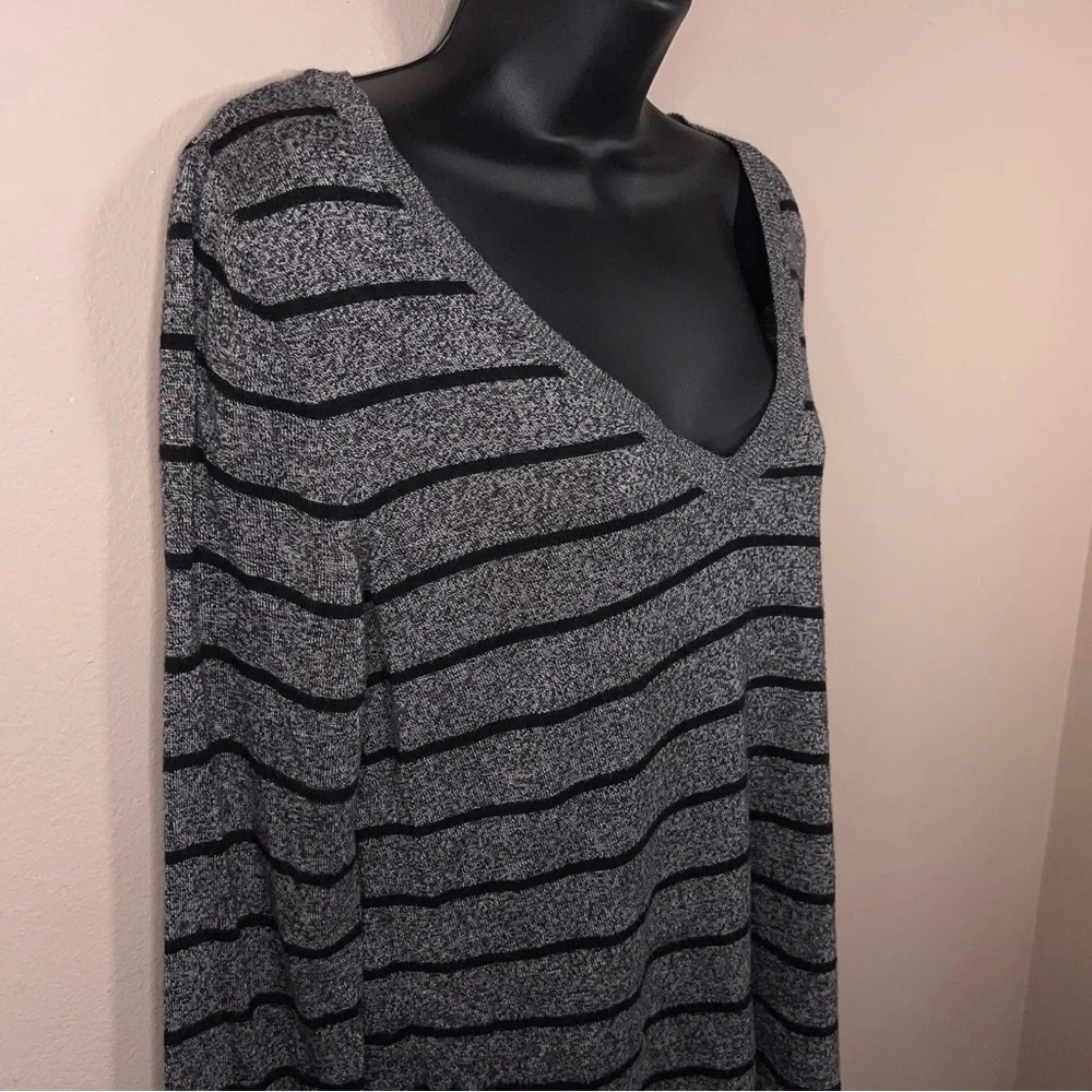 Large Mossimo Grey Black Striped Long Sleeve Sweater Vneck Knit Womens Academia
